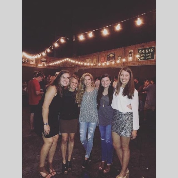 Patterned Wrap-skirt - Picture 3 of 3